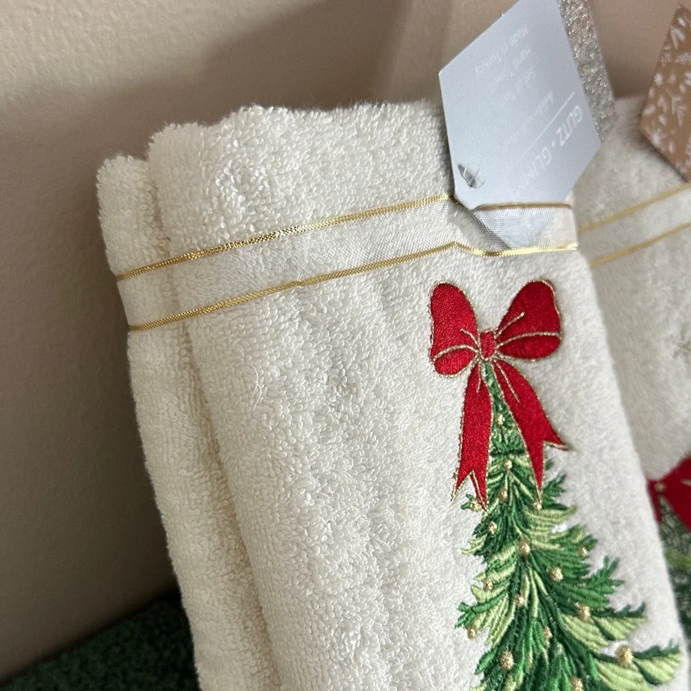 Glitz & Glimmer Festive Holiday Christmas Tree Hand Towels Red Bow NEW!